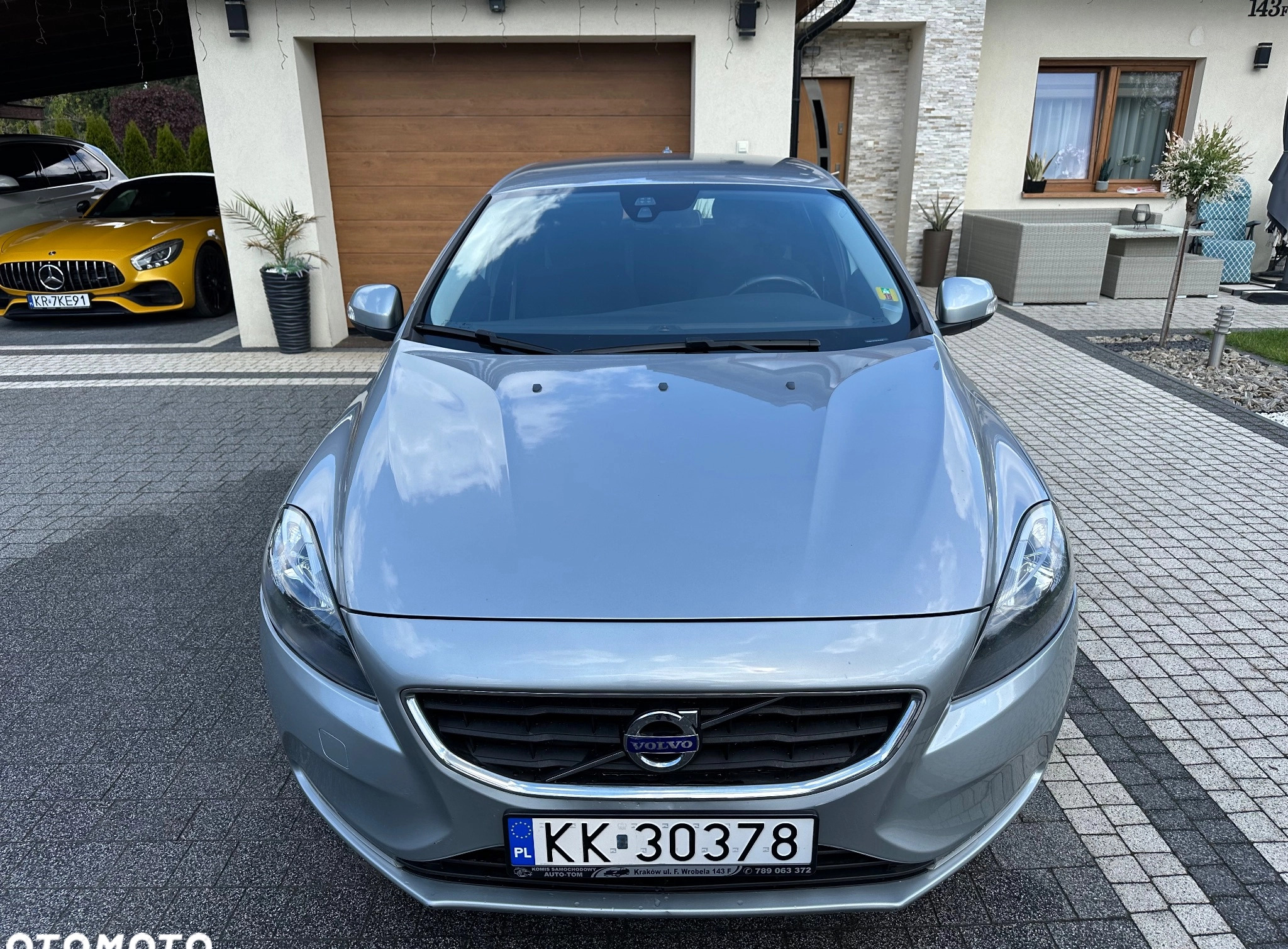 Volvo V40 cena 42500 przebieg: 170000, rok produkcji 2014 z Kraków małe 742